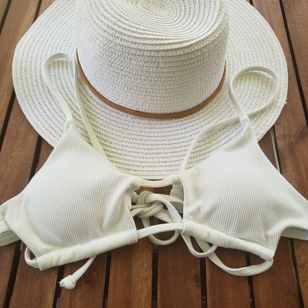 ❤White Keyhole Swimtop 